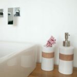 Ensemble Distributeur Savon avec Brosse WC Chic d’Accessoires de Salle de Bain en Céramique