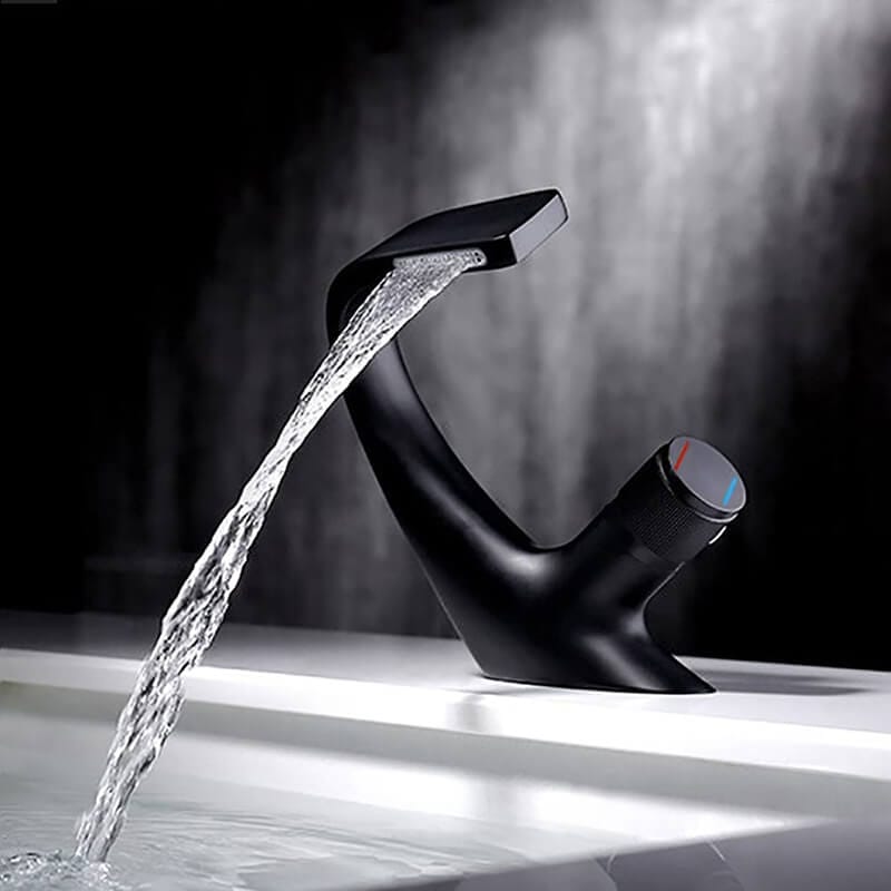 Mitigeur lavabo noir mat cascade