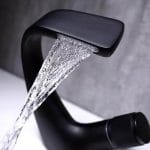 Mitigeur lavabo noir mat cascade