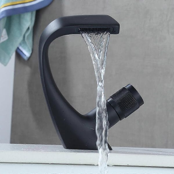 Mitigeur lavabo noir mat cascade